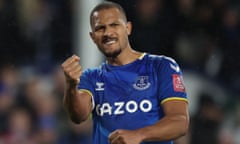 Salomón Rondón celebrates his second goal for Everton against Boreham Wood in the FA Cup.