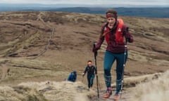 TRAILS FOR DAYS: running the Peak Divide route means spending 90% of time on trails and traffic-free ways. With the use of six ‘beacon’ runners, you’ll also largely be running in convoy from Manchester-Sheffield Peak-Divide-01 2023-Reportage Elliot-Waring-144