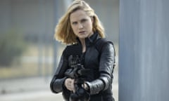 Rifle-toting Dolores (Evan Rachel Wood) goes to war. 