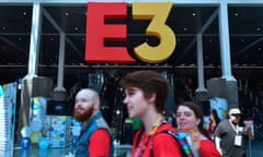 Fans on their way into the Los Angeles Convention Center for this year's E3