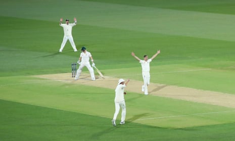 Ashes: Australia lead by 268 but England boosted by early wickets – video report