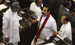 Mahinda Rajapaksa (centre right)