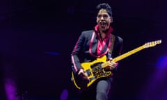 US singer Prince (born Prince Rogers Nelson) performs in Yas Island on the final night of the Abu Dhabi Formula One Grand Prix, on November 14, 2010. Red Bull's German driver Sebastian Vettel won the race and the 2010 drivers' world championship. AFP PHOTO/STR (Photo credit should read STR/AFP/Getty Images)