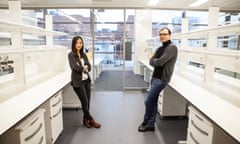 Dr Vivian Li and Professor Andreas Schaefer at the Crick Institute.