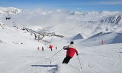 A broad view from the ski slope on to the popular Pas de la Casa skiing resort in the Pyrenees, Andorra (Spain). Image shot 2008. Exact date unknown.<br>NB. This is about 17km away from where writer stayed. AX51HX A broad view from the ski slope on to the popular Pas de la Casa skiing resort in the Pyrenees, Andorra (Spain). Image shot 2008. Exact date unknown.