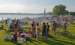 Barbecue at the Outer Alster, Hamburg, Germany, Europe<br>J3PP0E Barbecue at the Outer Alster, Hamburg, Germany, Europe
