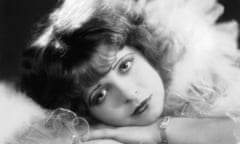 Reclining Clara<br>circa 1928:  1920's Hollywood film star, Clara Bow (1905 - 1965).  (Photo by John Kobal Foundation/Getty Images)
white;format
landscape;female;Film;studio
portrait;silent
era;film
actress;Personality;American;KOB
P755-412;KOB/STARS/BOW/CLARA