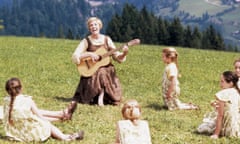 1965, THE SOUND OF MUSIC<br>JULIE ANDREWS &amp; CHILDREN Character(s): Maria Film 'THE SOUND OF MUSIC' (1965) Directed By ROBERT WISE 02 March 1965 AFB5139 Allstar/20TH CENTURY FOX (USA 1965) **WARNING** This Photograph is for editorial use only and is the copyright of 20TH CENTURY FOX and/or the Photographer assigned by the Film or Production Company &amp; can only be reproduced by publications in conjunction with the promotion of the above Film. A Mandatory Credit To 20TH CENTURY FOX is required. The Photographer should also be credited when known. No commercial use can be granted without written authority from the Film Company.