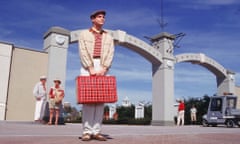 QUALITY: 2ND GENERATION THE TRUMAN SHOW -- TS-8273 -- JIM CARREY AS TRUMAN BURBANK. FOR FURTHER INFORMATION PLEASE CONTACT YOUR LOCAL UIP OFFICE. TS-8273 RGB