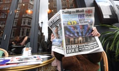 A woman reads the Daily Mail at a cafe
