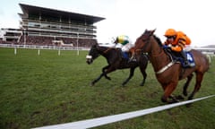 Many Clouds, left, holds off Thistlecrack at Cheltenham in January.