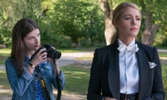 Anna Kendrick and Blake Lively in A Simple Favour.