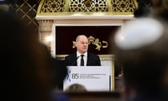 Olaf Scholz gives a speech in a synagogue