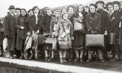 Jewish Refugee Childs<br>AUSTRIA - JANUARY 01:  Jewish Refugee Childs arriving in England. The most children deriving originally from Vienna. England. Photography. Around 1938.  (Photo by Imagno/Getty Images) [Juedische Fluechtlingskinder nach ihrer Ankunft in England. Die Kinder stammen zum Grossteil aus Wien und bleiben bis zu ihrer endgueltigen Zuteilung zu Familien in einem Ferienlager. Lowestoft. England. Photographie. Um 1938]