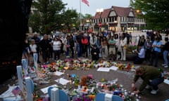 Gunfire at a Fourth of July parade in Highland Park<br>Mourners visit a memorial site after a mass shooting at a Fourth of July parade in the Chicago suburb of Highland Park, Illinois, U.S. July 6, 2022. REUTERS/Cheney Orr