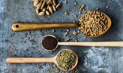 Whole spices on spoons in a pleasingly artistic right-left pattern.