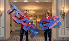 Alex Yee and Beth Potter pose with Team GB signs.