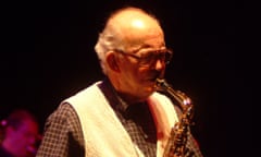 Lennie Niehaus performing in London in 2004.