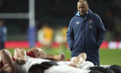 Eddie Jones watches England players warm up