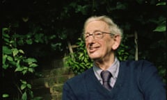 Eric Hobsbawm in North London. 16/09/02.