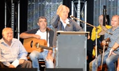 Former Australian prime minister Bob Hawke sings Waltzing Matilda at Woodford Folk Festival in Queensland, December 2016