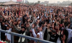 Members of the Tehreek-e-Labaik Pakistan, Islamist political party shout slogans during a sit-in in Rawalpindi<br>Members of the Tehreek-e-Labaik Pakistan, an Islamist political party, shout slogans as they raise their hands during a sit-in in Rawalpindi, Pakistan November 13, 2017. Picture taken November 13, 2017. REUTERS/Faisal Mahmood