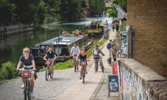 Cyclists and pedestrians share the path by Regent’s Canal in London