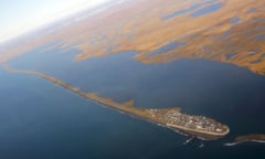 The island village of Kivalina can be seen from Air Force One as Obama flies to Kotzebue<br>The island village of Kivalina, an Alaska Native community of 400 people the White House chose to highlight as a community at risk from rising sea levels, can be seen from Air Force One as U.S. President Barack Obama flies to Kotzebue, Alaska September 2, 2015. The stop in Kotzebue makes Obama the first sitting U.S. president to visit a community north of the Arctic Circle, a trek the White House hopes will bring into focus how climate change is affecting Americans. REUTERS/Jonathan Ernst - RTX1QTPP