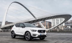 Volvo XC40 parked under a bridge