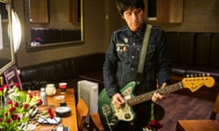 Johnny Marr with his sherwood green signature Fender Jaguar in London in 2015.