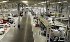 FILE PHOTO: Two Volkswagen employees walk through the axle alignment department in Chattanooga Tennessee<br>FILE PHOTO: Two Volkswagen employees walk through the axle alignment department at the VW plant in Chattanooga, Tennessee December 1, 2011. REUTERS/Billy Weeks/File Photo