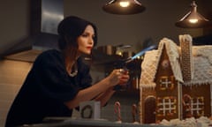 Sophie Ellis-Bextor torches a gingerbread house