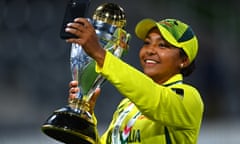 2022 ICC Women's Cricket World Cup Final - Australia v England<br>CHRISTCHURCH, NEW ZEALAND - APRIL 03: Alana King of Australia takes selfies with the trophy after Australia won the 2022 ICC Women's Cricket World Cup Final match between Australia and England at Hagley Oval on April 03, 2022 in Christchurch, New Zealand. (Photo by Hannah Peters/Getty Images)