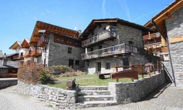 Home and away property near a national border in Chamois, Italy