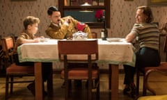 JOJO RABBIT (2019)<br>ROMAN GRIFFIN DAVIS, TAIKA WAITITI &amp; SCARLETT JOHANSSON Film ‘JOJO RABBIT’ (2019) Directed By TAIKA WAITITI 01 May 2019 SAW91755 Allstar Picture Library/FOX SEARCHLIGHT PICTURES **WARNING** This Photograph is for editorial use only and is the copyright of FOX SEARCHLIGHT PICTURES and/or the Photographer assigned by the Film or Production Company &amp; can only be reproduced by publications in conjunction with the promotion of the above Film. A Mandatory Credit To FOX SEARCHLIGHT PICTURES is required. The Photographer should also be credited when known. No commercial use can be granted without written authority from the Film Company. 1111z@yx abcde 6 18