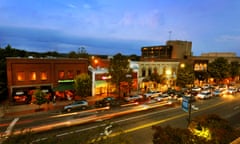 Chapel Hill’s main drag, Franklin Street, at dusk.
Downtown Chapel Hill, North Carolina, US.
