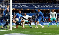 Joe Aribo scores Southampton’s winner at Birmingham in the Championship