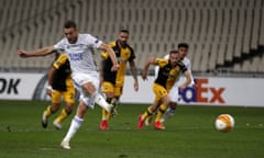 Jamie Vardy scores a penalty for Leicester against AEK Athens