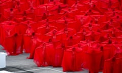 Contemporary New York artist Spencer Tunick, is seen photographing nude Melburnians for his latest piece, 'Return of the Nude', as part of Chapel st, Prahran's Provocare festival, in Melbourne, Monday, July 9, 2018. (AAP Image/Penny Stephens) NO ARCHING, EDITORIAL USE ONLY