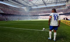 Roberto Baggio surveys the scene at San Siro as he prepares to take a corner for Brescia