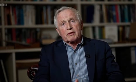 Jonathan Dimbleby says BBC chair should 'fall on his sword' over Boris Johnson loan – video