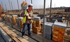 A strong fit young brickie shoulders a hod of bricks on a building site. Image shot 2006. Exact date unknown.<br>A3E0BY A strong fit young brickie shoulders a hod of bricks on a building site. Image shot 2006. Exact date unknown.