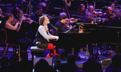 ‘He looks splendid and sounds better’ … Rufus Wainwright with the BBC Concert Orchestra.