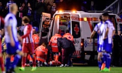 Fernando Torres is carried into an ambulance and taken to hospital after suffering a head injury during Atlético Madrid’s 1-1 draw with Deportivo La Coruña on Thursday.