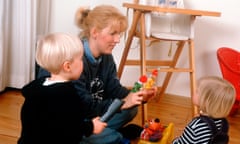 Childminder single mother playing with children in her home, BDWJTT - SerieCVS100012034<br>BG381F Childminder single mother playing with children in her home, BDWJTT - SerieCVS100012034