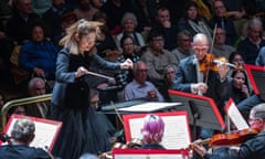 Eilm Chan conducts the Philharmonia during the UK premiere of Bryce Dessner’s concerto. 