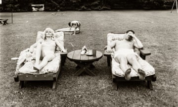 A family on their lawn one Sunday in Westchester, N.Y. 1968
© The Estate of Diane Arbus
Collection Maja Hoffmann / LUMA Foundation