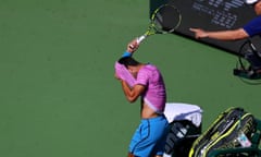 Carlos Alcaraz tries to cover his head from bees