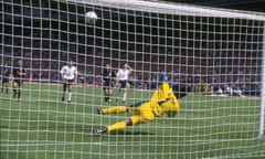 Gary McAllister belts his penalty past David Seaman at Wembley in 1996. Memories!