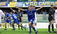 Verona’s players celebrate their 2-1 Serie A win over Fiorentina in May 2001 at Stadio Marcantonio Bentegodi.